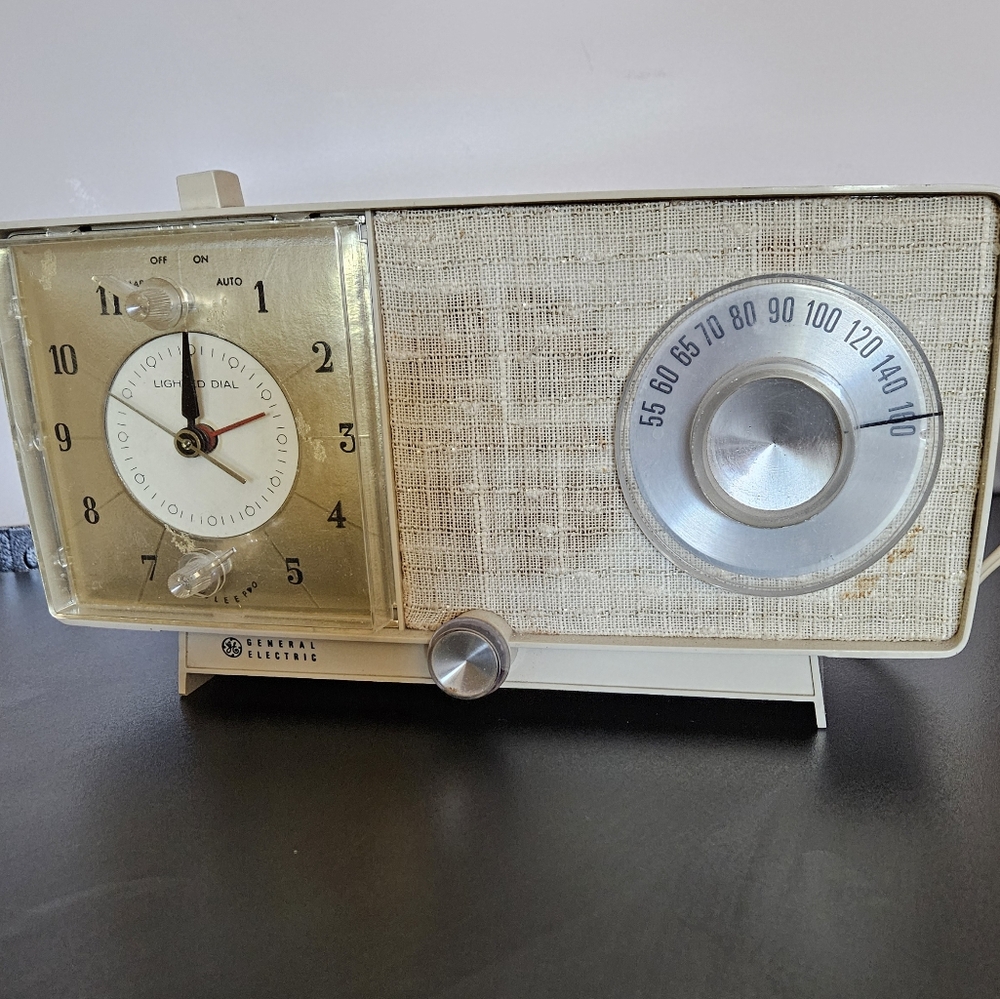 Vintage General Electric Clock Radio Original